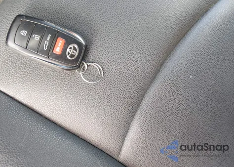 2022 Toyota Corolla Cross Xle z USA, uszkodzony, nr VIN 7MUDAAAG3NV027641